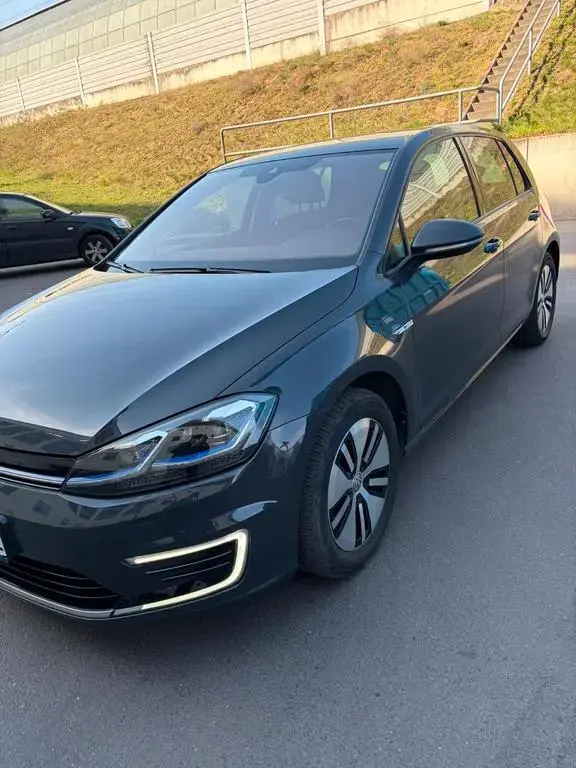 Main__Slider__Photo:Volkswagen Golf e-Golf e-Golf 02/2020-1