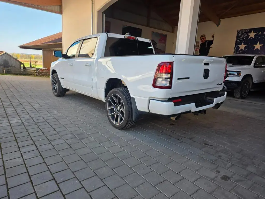 Main__Slider__Photo:Dodge Ram 1500 4x4 22 Zoll Räder+TÜV neu+Carfax 07/2020-1