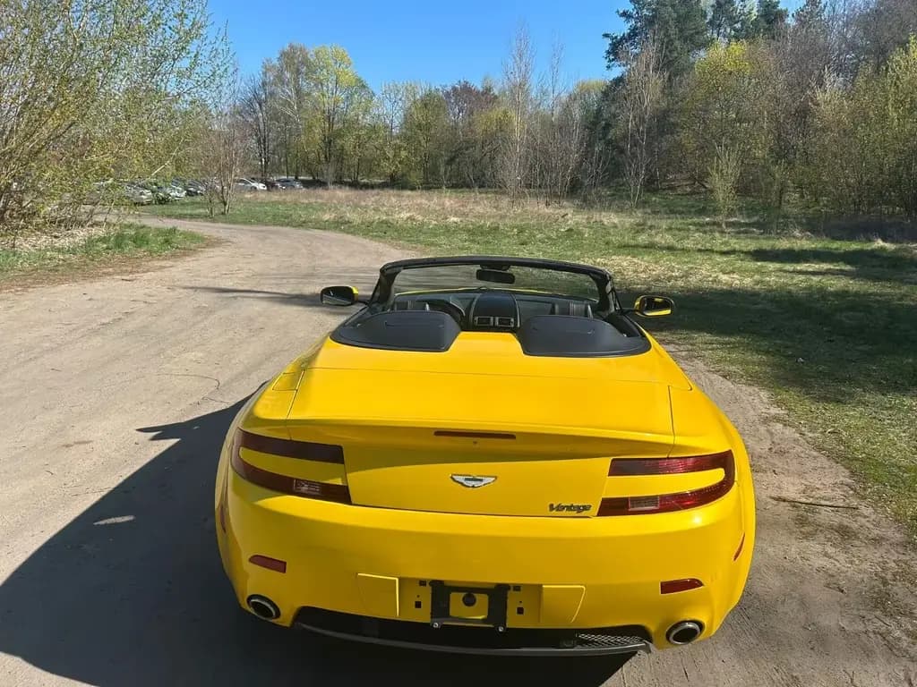 Main__Slider__Photo:Aston Martin V8 Vantage cabrio Yellow racing 05/2008-0