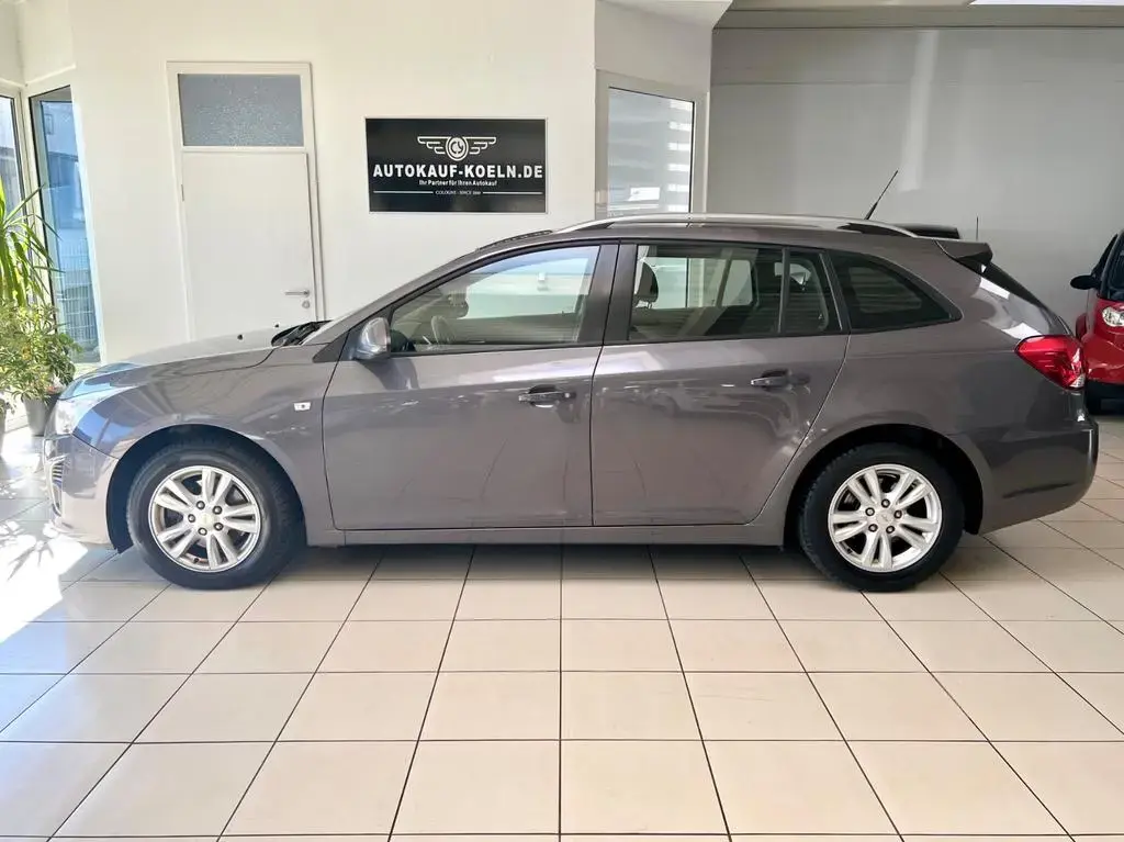 Main__Slider__Photo:Chevrolet Cruze 1,7 CDTI Station Wagon LT+/Klimaautomatik 07/2013-1
