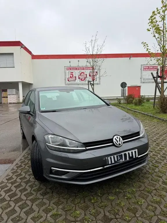 Main__Slider__Photo:Volkswagen Golf VII Baujahr 2019 zu verkaufen 02/2019-1