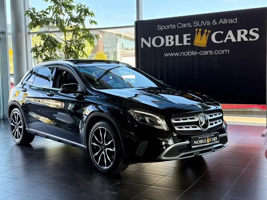 Main__Slider__Photo:Mercedes-Benz GLA-Class 250 4Matic STNDHZ PANO DISTR 360° 09/2019-0