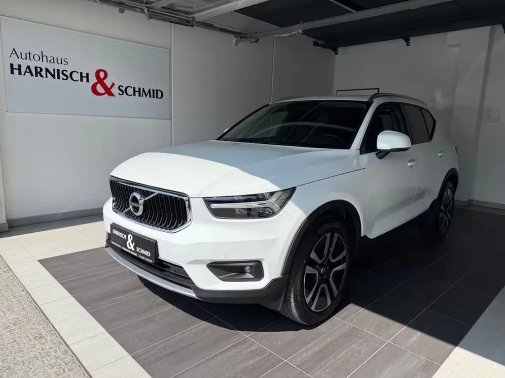 Main__Slider__Photo:Volvo XC 40 Momentum Pro, ALLRAD, Winterpaket, 12/2020-0