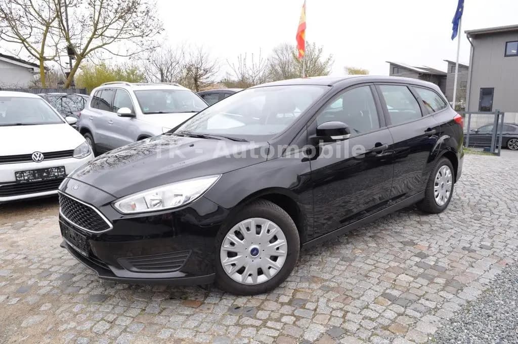 Main__Slider__Photo:Ford Focus Turnier Ambiente S-HEFT/1. HAND/KLIMA 10/2016-0