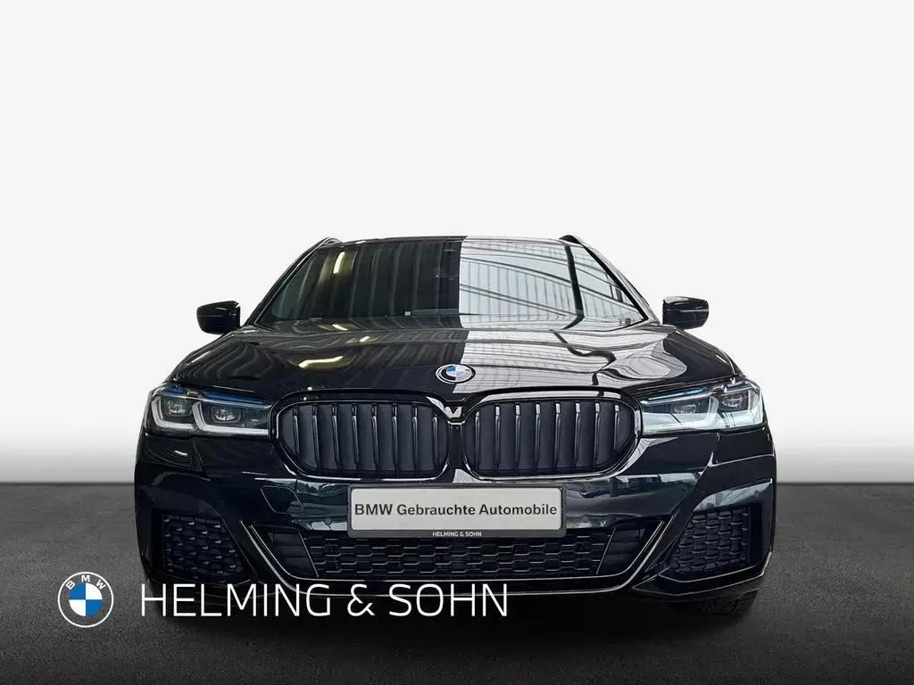Main__Slider__Photo:BMW 5 Series 520d Touring M-Sport Head-Up Laser Sitzbelüftung 11/2021-1