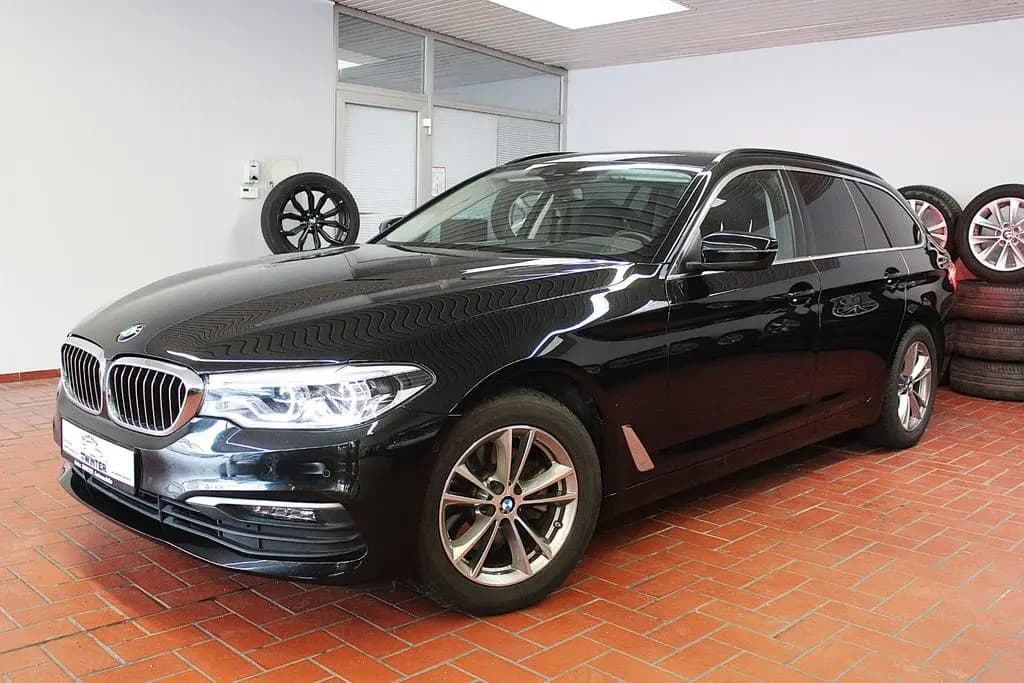 Main__Slider__Photo:BMW 5 Series Cockpit*AHK*HUD*LHZ 11/2019-0