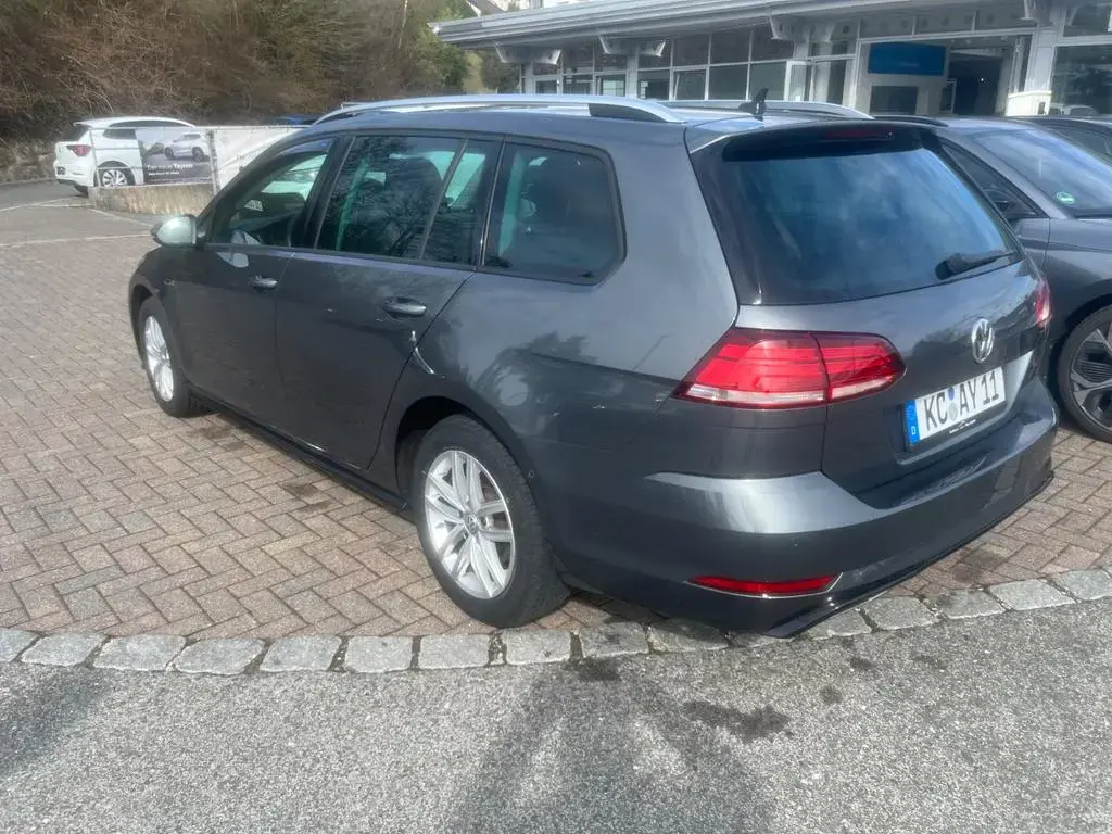 Main__Slider__Photo:Volkswagen Golf 2.0 TDI SCR DSG Comfortline Variant Com... 05/2020-1