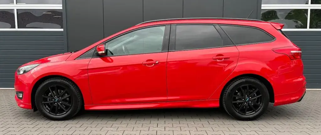 Main__Slider__Photo:Ford Focus Turnier ST-Line Automatik Navi Kamera PDC 04/2018-1