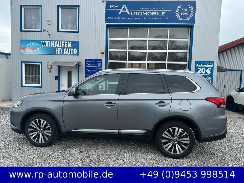 Main__Slider__Photo:Mitsubishi Outlander Diamant Edition2WD 2.0 KLIMA NAVI PDC 04/2019-0