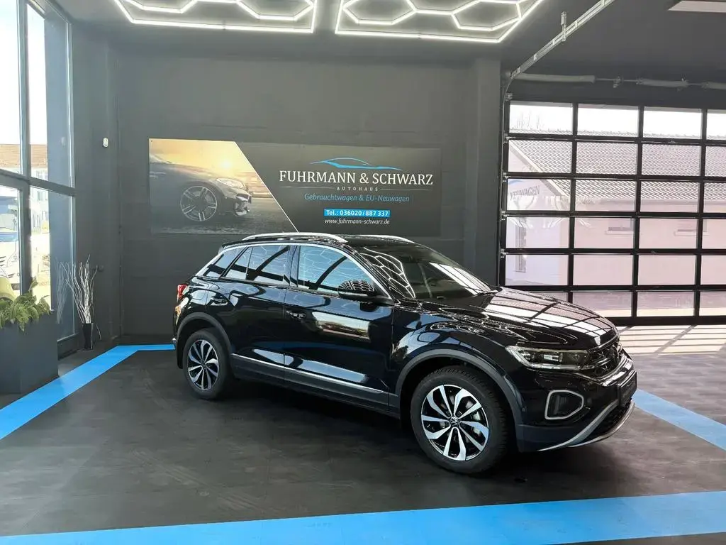 Main__Slider__Photo:Volkswagen T-Roc Style+Rfkm.+AHK+VirtualC.+LED+Navi+AppleC. 10/2023-1