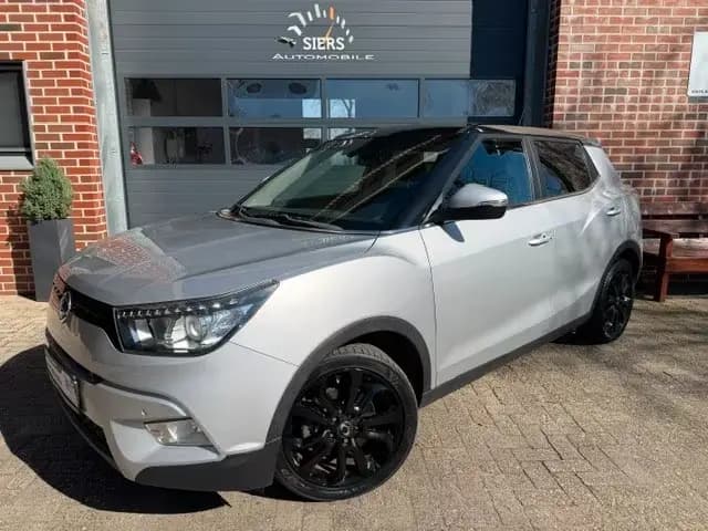 Main__Slider__Photo:Ssangyong Tivoli 1.6 e-XDi SAPPHIRE 2WD,LEDER,NAVI,AHK 10/2015-0