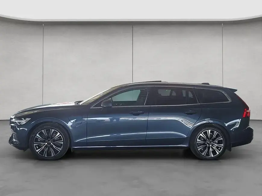 Main__Slider__Photo:Volvo V60 T6 AWD Recharge Plus Bright 11/2022-1