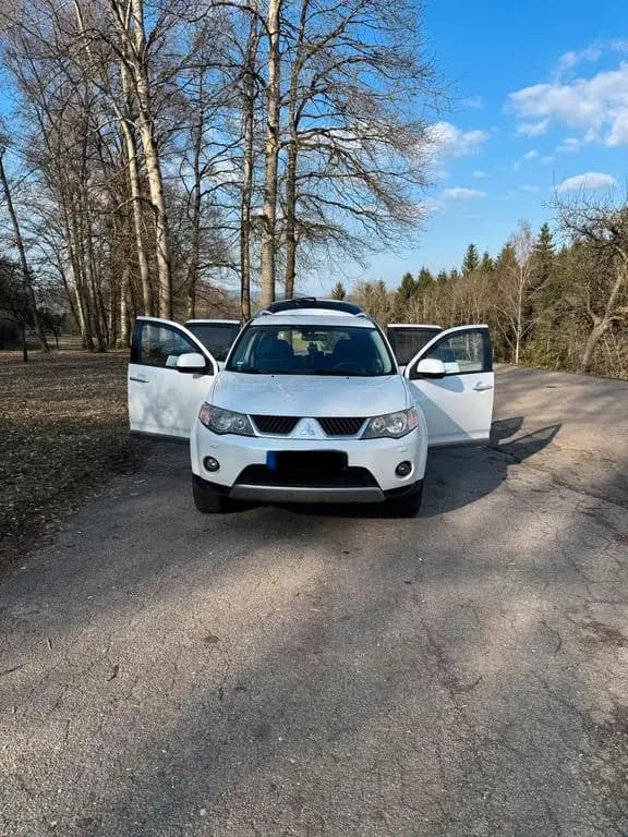 Main__Slider__Photo:Mitsubishi Outlander 2.2 Motor 01/2010-0