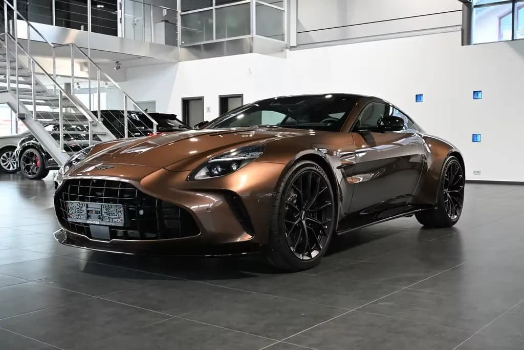 Main__Slider__Photo:Aston Martin V8 Vantage Coupe/Magneto Bronze/B&W/UPE: 255k 07/2025-0