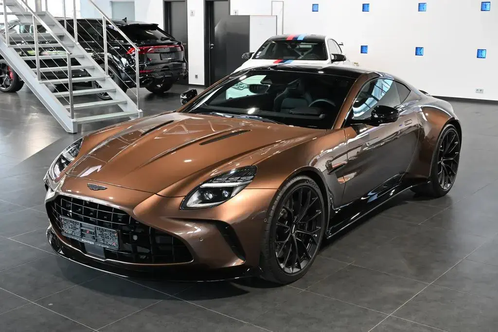 Main__Slider__Photo:Aston Martin V8 Vantage Coupe/Magneto Bronze/B&W/UPE: 255k 07/2025-1