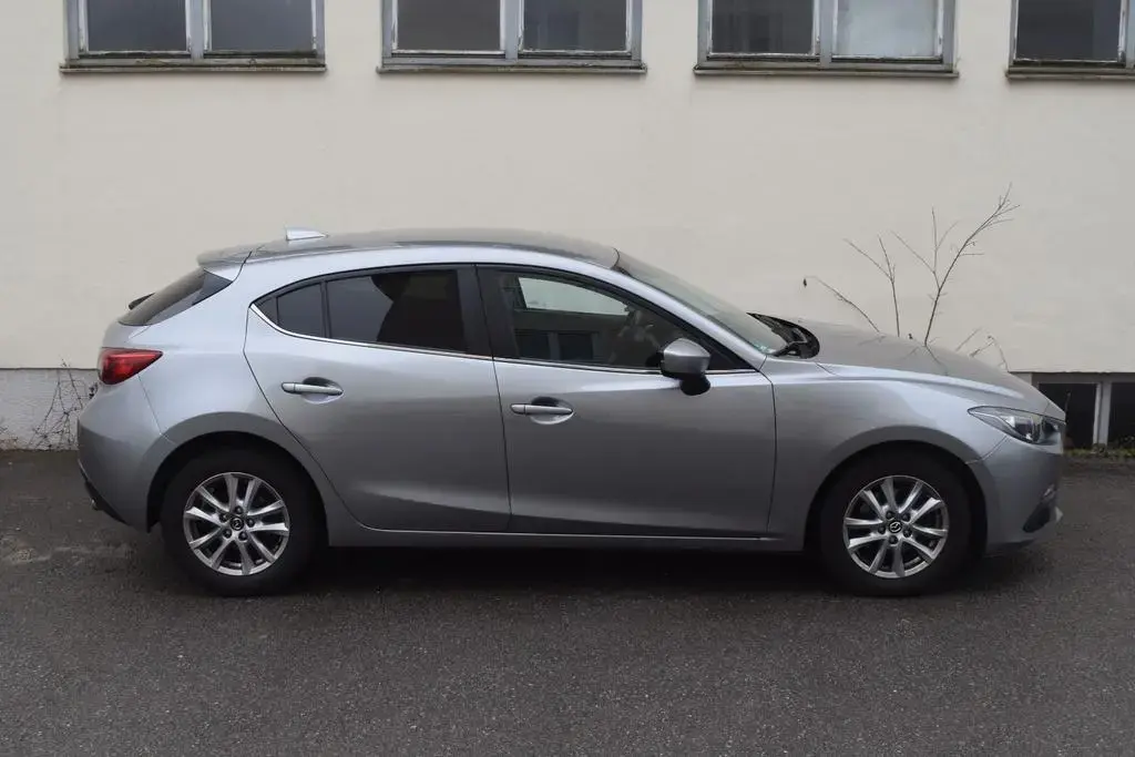 Main__Slider__Photo:Mazda 3 Lim. 2.2D~Center-Line~Automatik~Navi~SH~2.Hd 09/2015-1