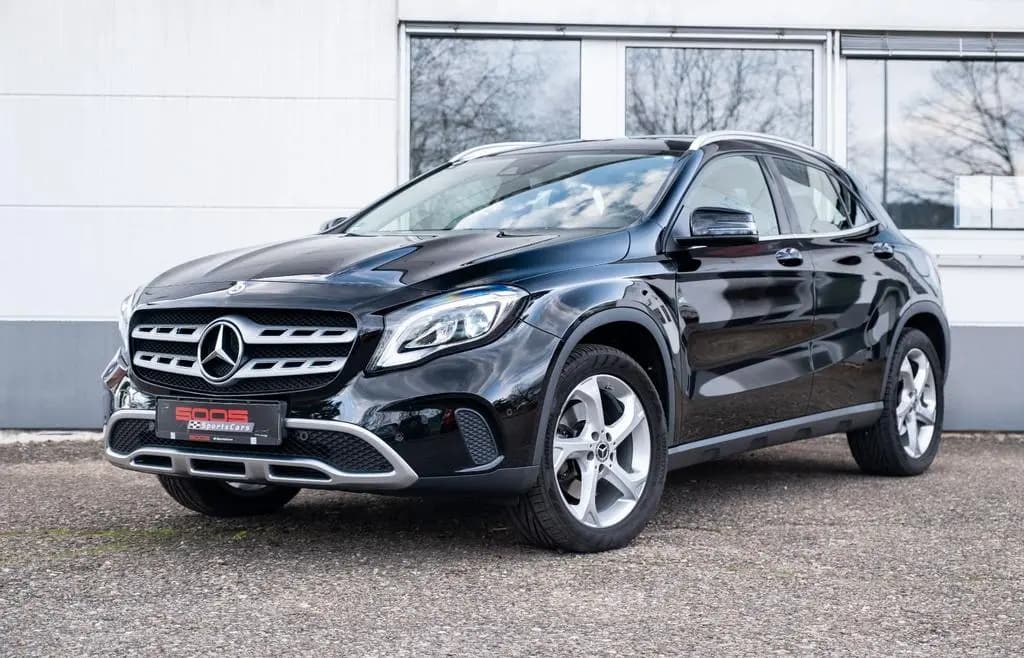 Main__Slider__Photo:Mercedes-Benz GLA-Class 250 4Matic *LED *Pano *Keyless 10/2019-0