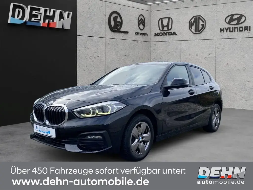 Main__Slider__Photo:BMW 1 Series 118 i AT Advantage ACC Parkpaket Kamera Navi 11/2023-1