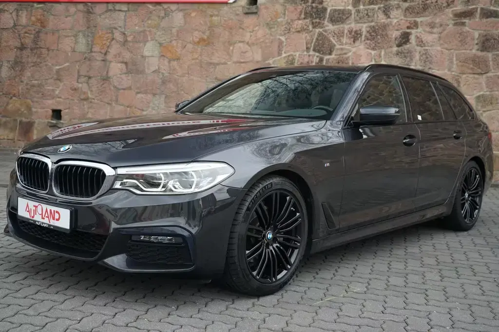 Main__Slider__Photo:BMW 5 Series 520i M Sport DKG LED Navi Tempomat HarmanKardon 08/2019-1