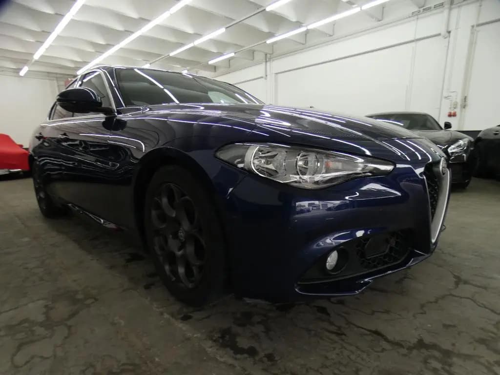 Main__Slider__Photo:Alfa Romeo Giulia Super 2.2 JTDM*KAMERA*KEYLESS*BLUETOOTH 06/2017-0