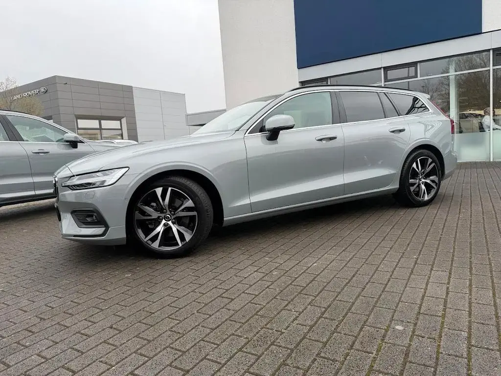 Main__Slider__Photo:Volvo V60 B4 Kombi Core 12/2024-1