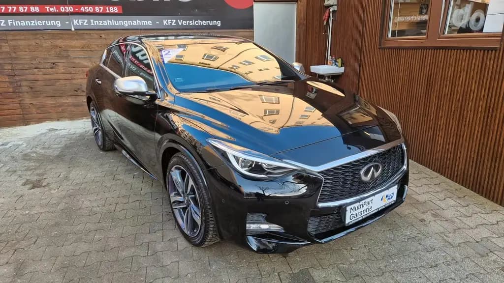 Main__Slider__Photo:Infiniti Q30S 1.6t DCT FWD Sport, 360° Kamera, Navi 05/2017-0
