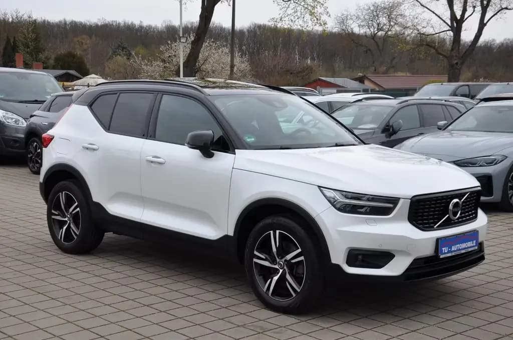Main__Slider__Photo:Volvo XC40 B4 R Design AWD DKG PANO-LED-H&K-RKAM-NAVI 02/2022-0