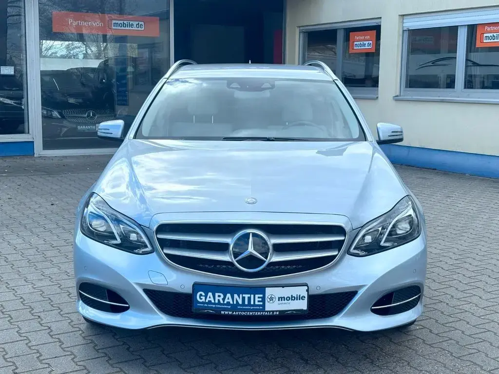 Main__Slider__Photo:Mercedes-Benz E-Class 250 T-Modell AVANTGARDE*AUTO*LEDER*NAVI*LED* 06/2013-1