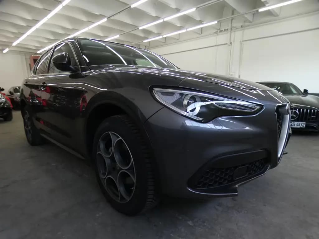 Main__Slider__Photo:Alfa Romeo Stelvio Super Q4*ACC*LEDER*PANO*NAVI*BI-XENON* 10/2019-0