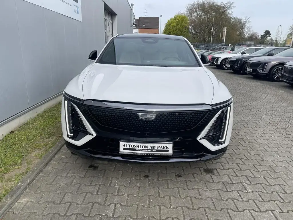Main__Slider__Photo:Cadillac Lyriq Sport 600e AWD Vollaust./ 496 EUR mtl. 12/2024-1