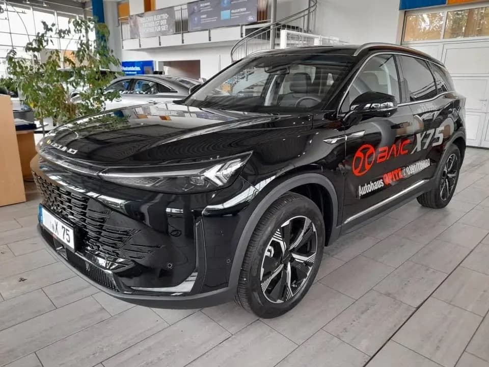Main__Slider__Photo:BAIC Beijing X75 X75 1.5 l 03/2026-0