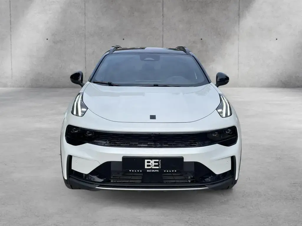 Main__Slider__Photo:Lynk&Co 01 PHEV More FACELIFT 12/2025-1