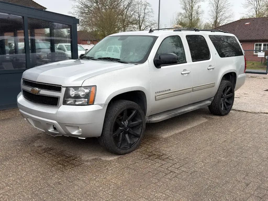 Main__Slider__Photo:Chevrolet Suburban V8 4x4 Euro 4 AHK 3500Kg Tüv Neu 06/2011-0