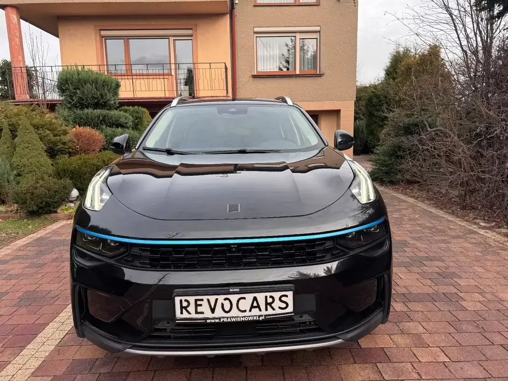 Main__Slider__Photo:Lynk&Co 01 1.5 TD PHEV 192 kW 12/2022-1