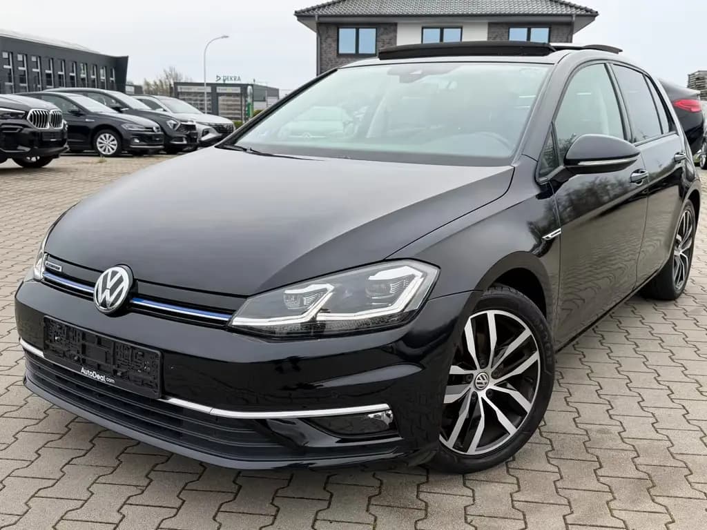 Main__Slider__Photo:Volkswagen Golf 1.5 TSI High Exclusive *Panoramadach 06/2019-0
