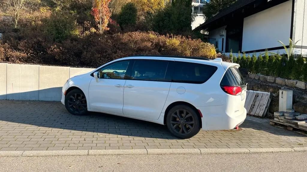 Main__Slider__Photo:Chrysler Pacifica Van 7 Sitzer Familienauto 07/2018-0