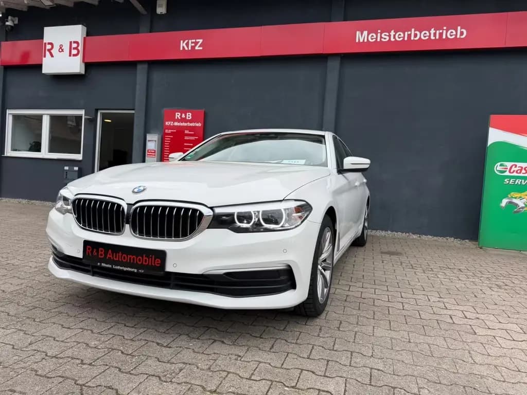 Main__Slider__Photo:BMW 520 5 Limousine Steptronic*Led*Uni*PDC*Navi 01/2018-0