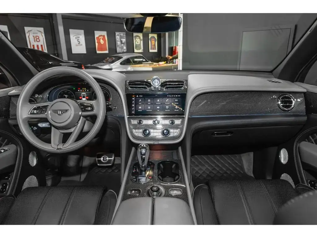 Main__Slider__Photo:Bentley Bentayga V8 FIRST EDITION **STARTECH**LED/MULLIN 04/2021-1