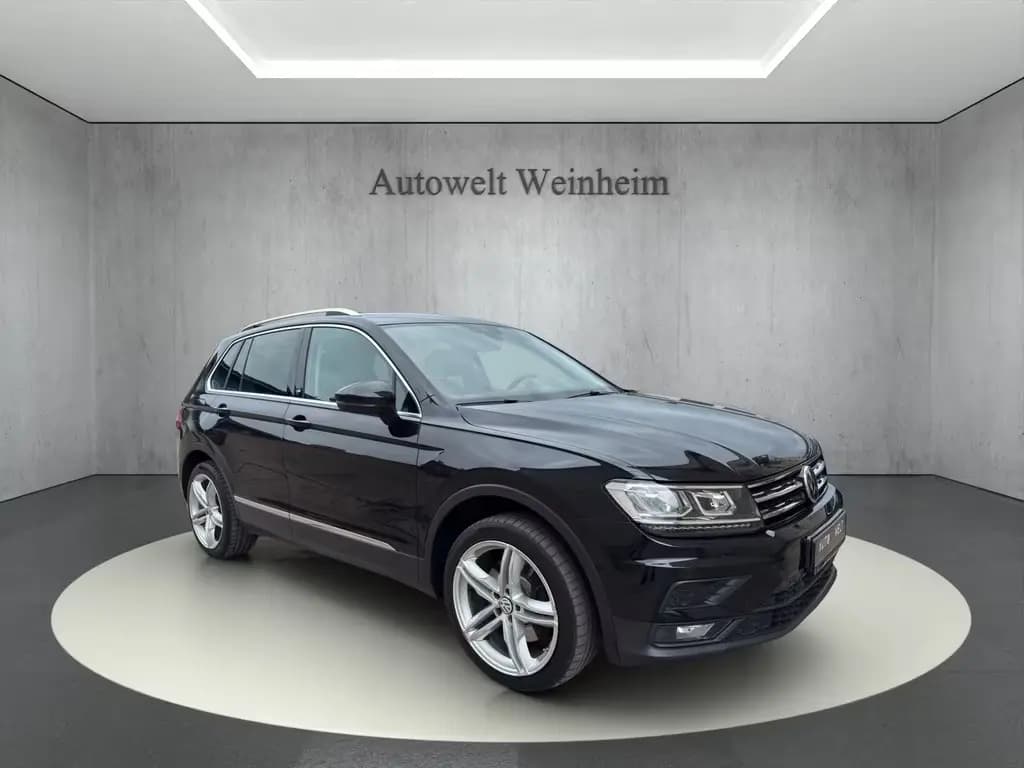 Main__Slider__Photo:Volkswagen Tiguan °SOUND°4MOTION°AUT°LED°NAV°KAM° 09/2017-0