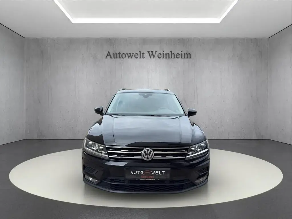 Main__Slider__Photo:Volkswagen Tiguan °SOUND°4MOTION°AUT°LED°NAV°KAM° 09/2017-1
