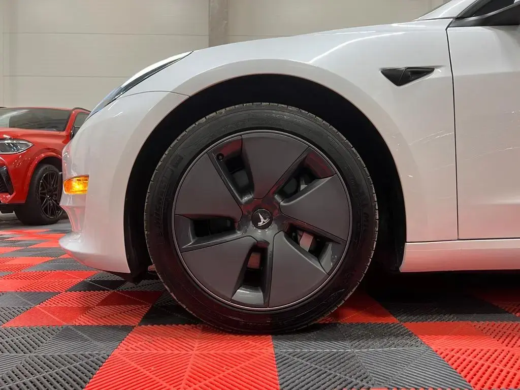 Main__Slider__Photo:Tesla Model 3 Premium 07/2023-1
