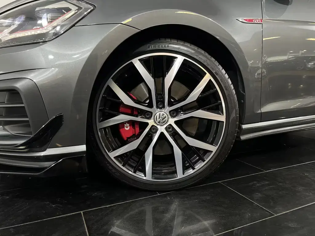 Main__Slider__Photo:Volkswagen Golf GTI Performance *Pano*Virtual*Kamera*DCC* 12/2018-1