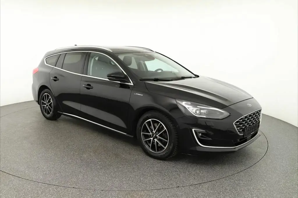 Main__Slider__Photo:Ford Focus 1.5 EcoBoost Vignale LEDER+LED+NAVI+PANO+ 02/2019-1