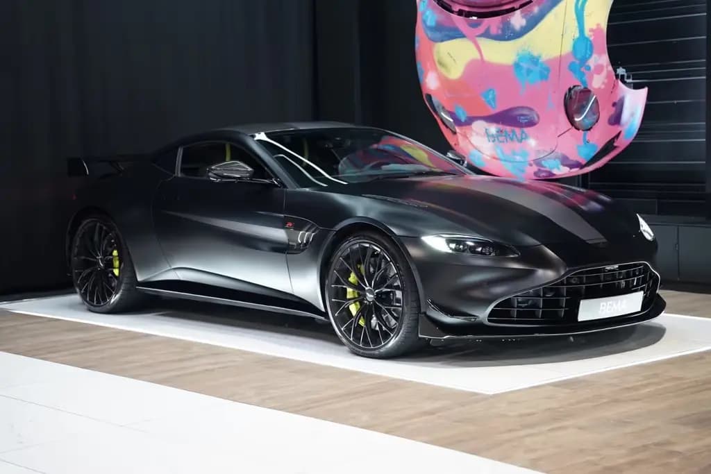 Main__Slider__Photo:Aston Martin V8 Vantage 4.0 V8 F1 04/2023-0