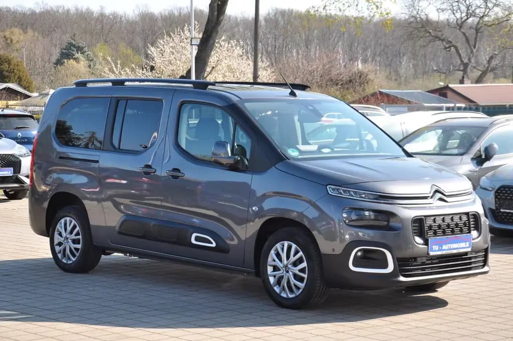 Main__Slider__Photo:Citroën Berlingo XL Shine Aut. AHK-STANDHZ-HUD-230V-7Si. 01/2020-0