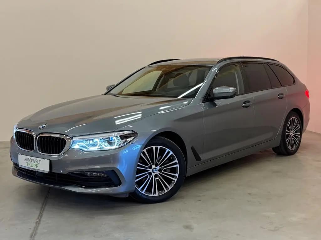 Main__Slider__Photo:BMW 5 Series 520 d xDrive Sport Line/LED/PANO/NAVI/SHZ/HUD 03/2020-0