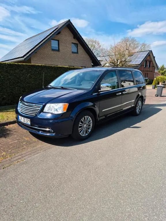 Main__Slider__Photo:Chrysler Voyager Town and Country Limited ... 01/2014-0