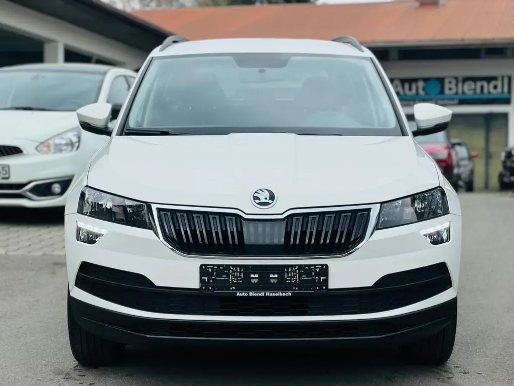 Main__Slider__Photo:Skoda Karoq Active CarPlay DAB AHK 09/2019-1