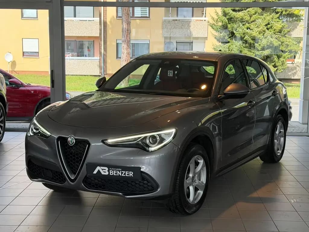 Main__Slider__Photo:Alfa Romeo Stelvio Super Q4/BI-XENON/PDC/AUTOMATIK/SPURHALT 05/2020-0