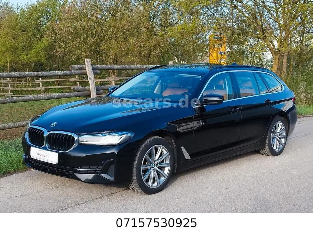 Main__Slider__Photo:BMW 5 Series 520d Tou Laser LCPro KomfS Inno RFK HuD Pano 12/2020-0